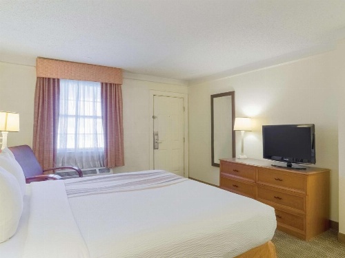 La Quinta Inn by Wyndham Denver Cherry Creek image 10