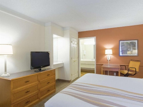 La Quinta Inn by Wyndham Denver Cherry Creek image 40